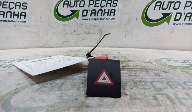 Botão 4 Piscas SKODA - ID S_68502