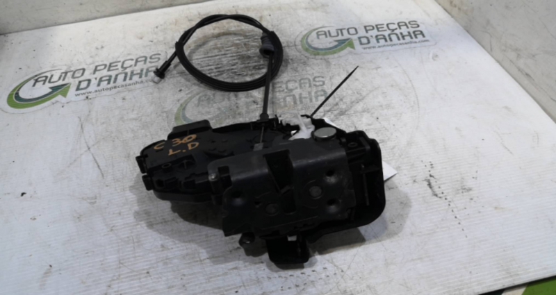 Fecho da Porta Frente Dto VOLVO - ID S_68710