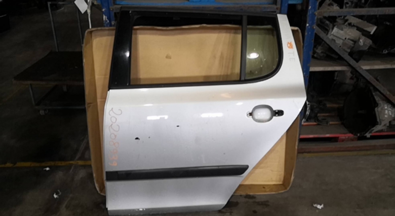 Porta Trás Esq SKODA - ID S_68938