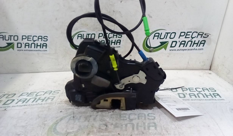 Fecho da Porta Frente Esq TOYOTA AVENSIS (_T25_) | 03 - 08 Imagem-1