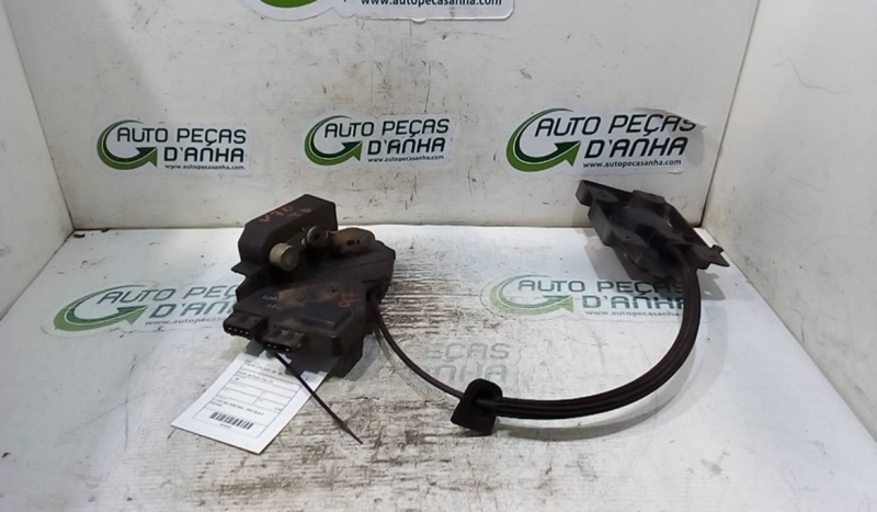 Fecho da Porta Trás Dto VOLVO - ID S_69336