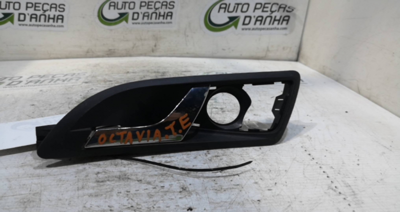 Puxador Interior Trás Esq SKODA - ID S_70057