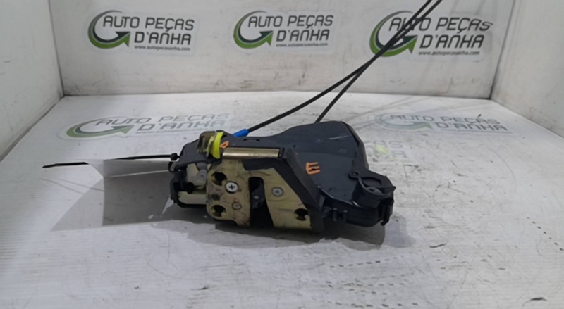 Fecho da Porta Frente Esq TOYOTA AVENSIS Combi (_T25_) | 03 - 08 Imagem-1