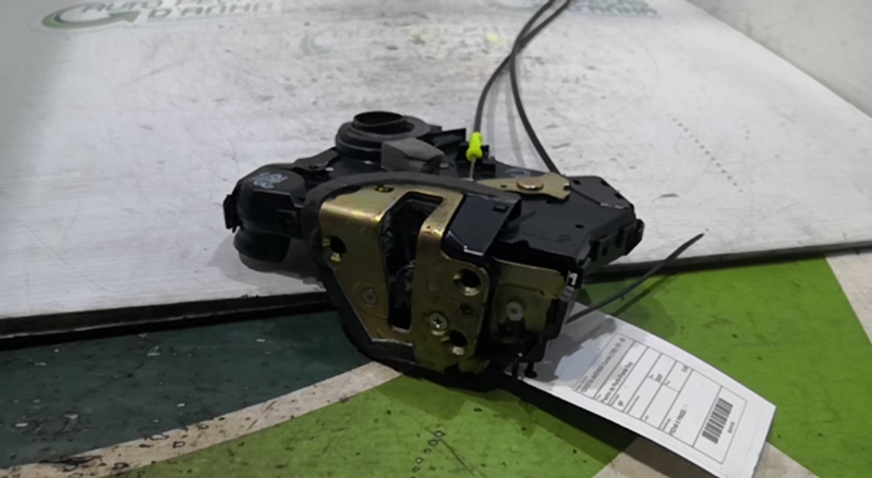 Fecho da Porta Frente Esq TOYOTA AVENSIS Combi (_T25_) | 03 - 08 Imagem-2