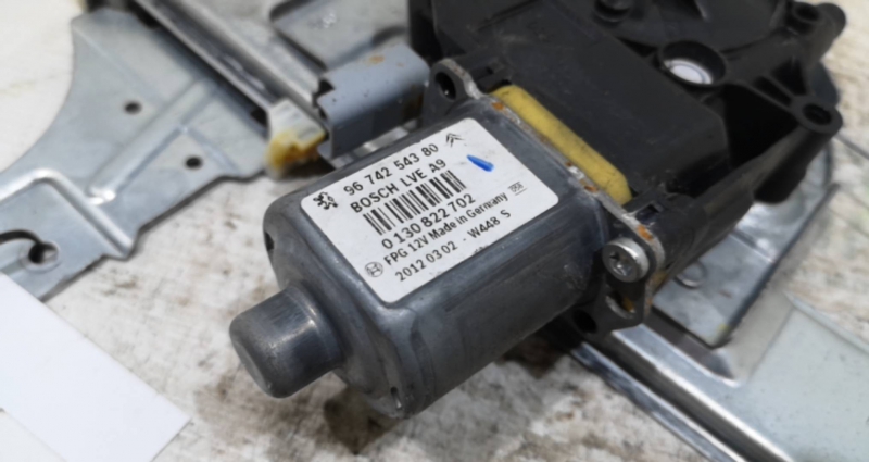 Elevador Frente Dto Electrico PEUGEOT 208 I (CA_, CC_) | 12 -  Imagem-1