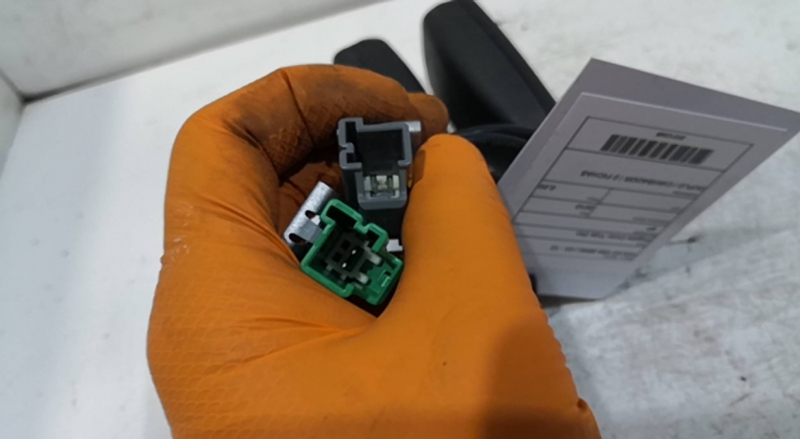 Engate Cinto Trás Dto VOLVO V50 (545) | 03 - 12 Imagem-1