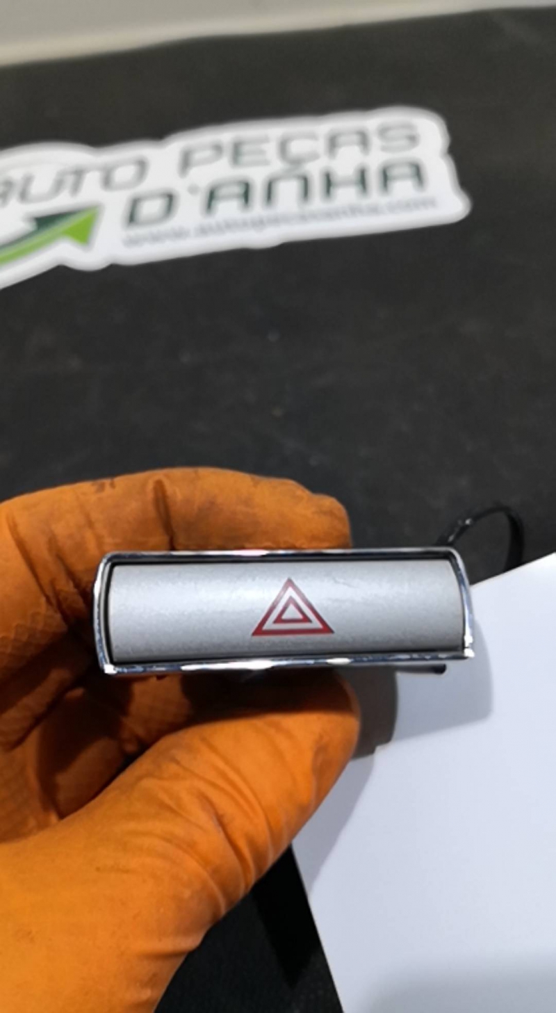 Botão 4 Piscas FORD - ID S_72786