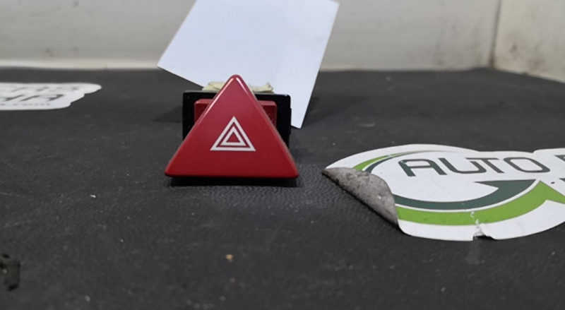 Botão 4 Piscas KIA - ID S_72893