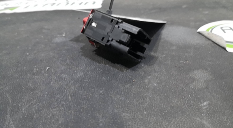 Botão 4 Piscas VOLKSWAGEN GOLF V (1K1) | 03 - 09 Imagem-1