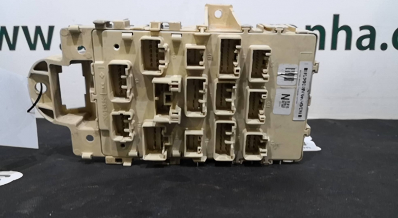 Caixa dos Fusíveis TOYOTA YARIS (_P1_) | 99 - 05 Imagem-1