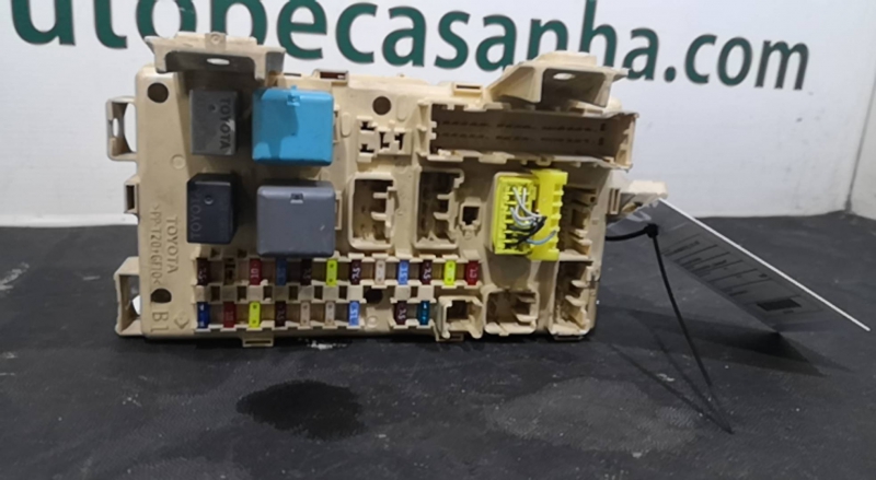 Caixa dos Fusíveis TOYOTA AVENSIS (_T25_) | 03 - 08 Imagem-1