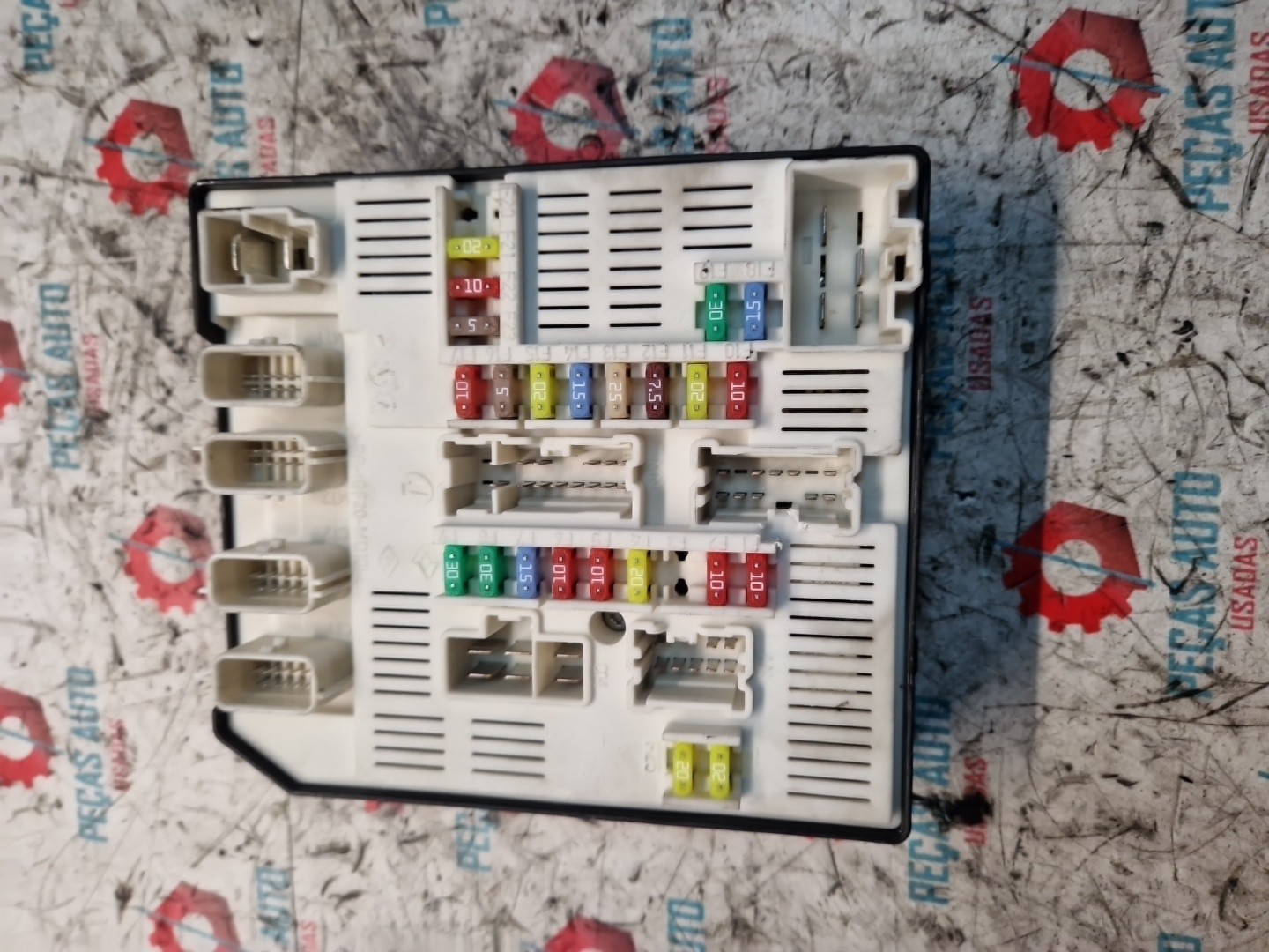 Caixa dos Fusíveis RENAULT MEGANE III Grandtour (KZ0/1) | 08 -  Imagem-1