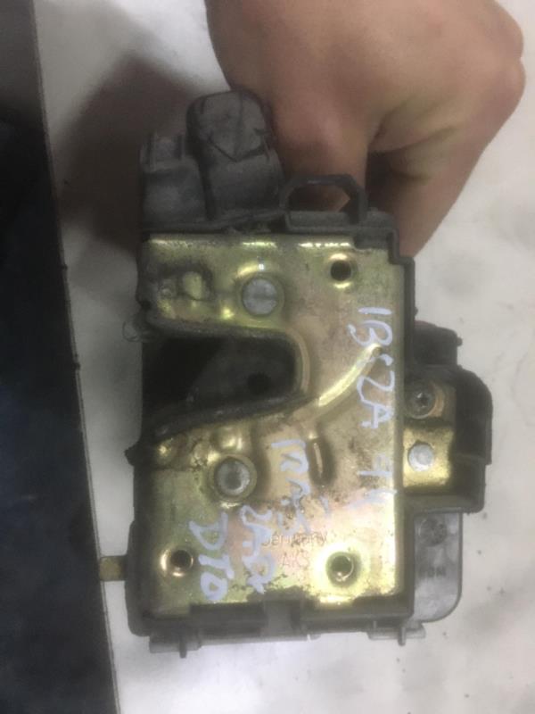 Fecho da Porta Trás Dto SEAT - ID S_16345