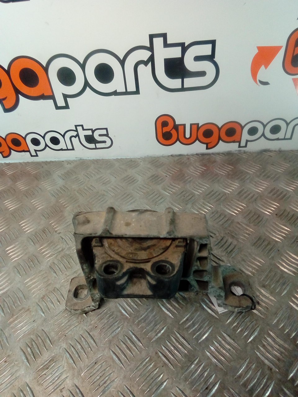 Right Engine Mount VOLVO C30 (533) | 06 - 13 Imagem-1