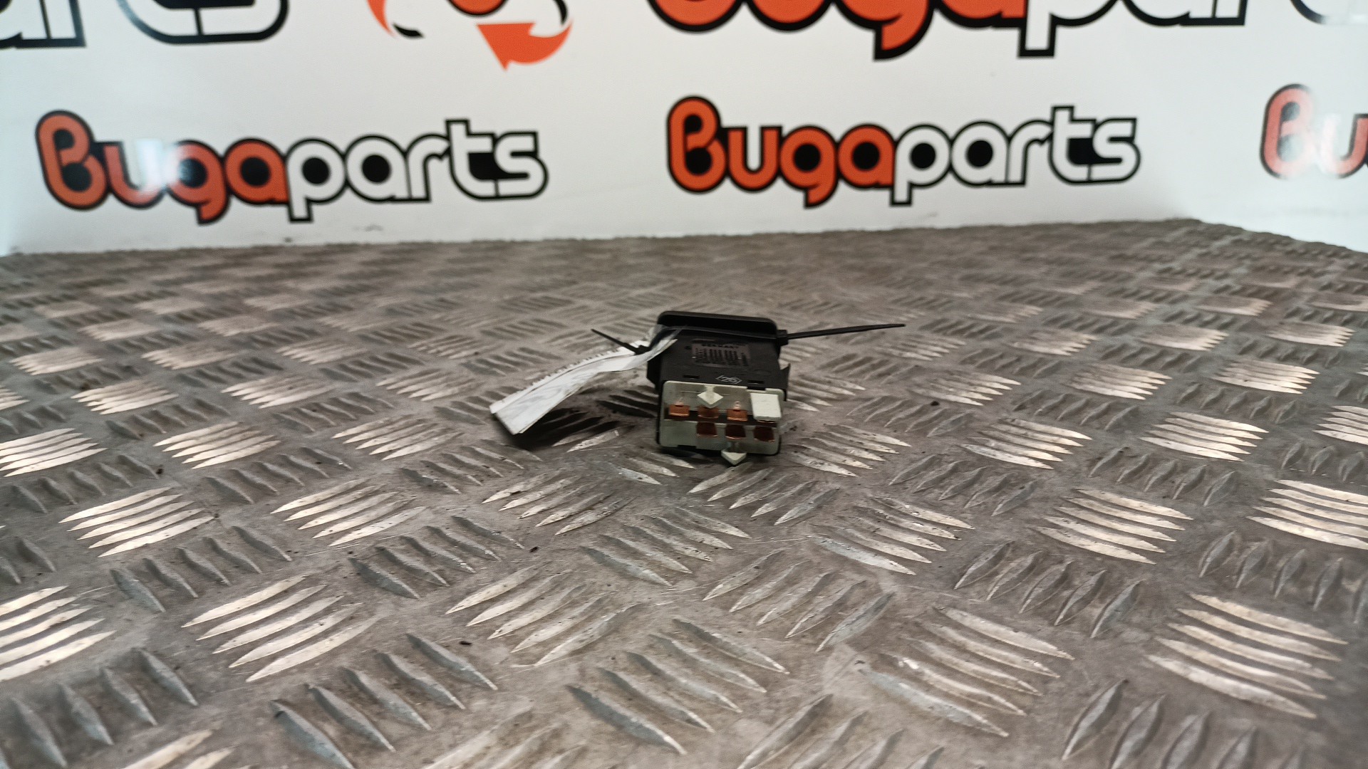 Interruptor botão Emergência 4 piscas VOLKSWAGEN GOLF IV (1J1) | 97 - 07 Imagem-1