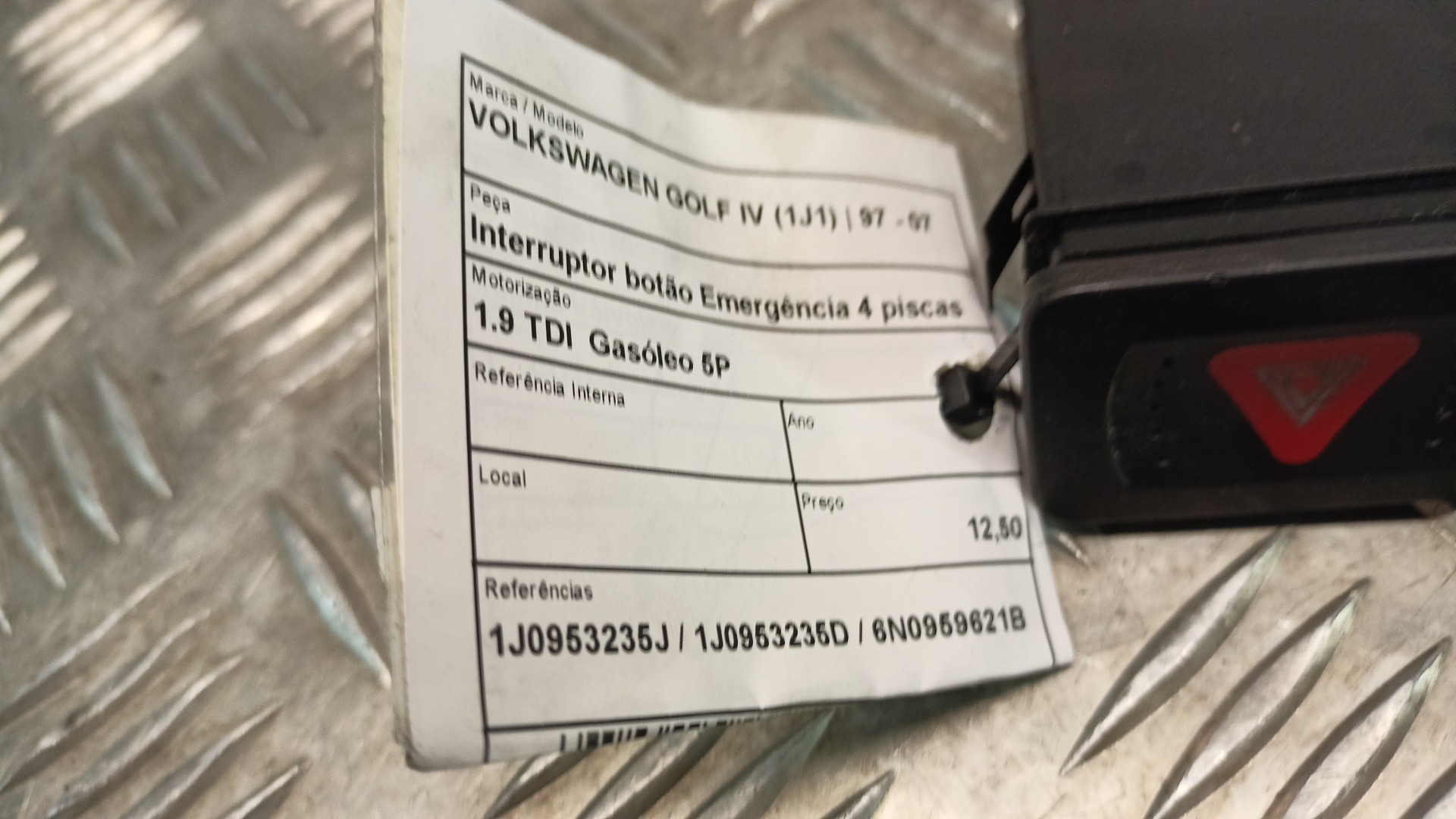 Interruptor botão Emergência 4 piscas VOLKSWAGEN GOLF IV (1J1) | 97 - 07 Imagem-2
