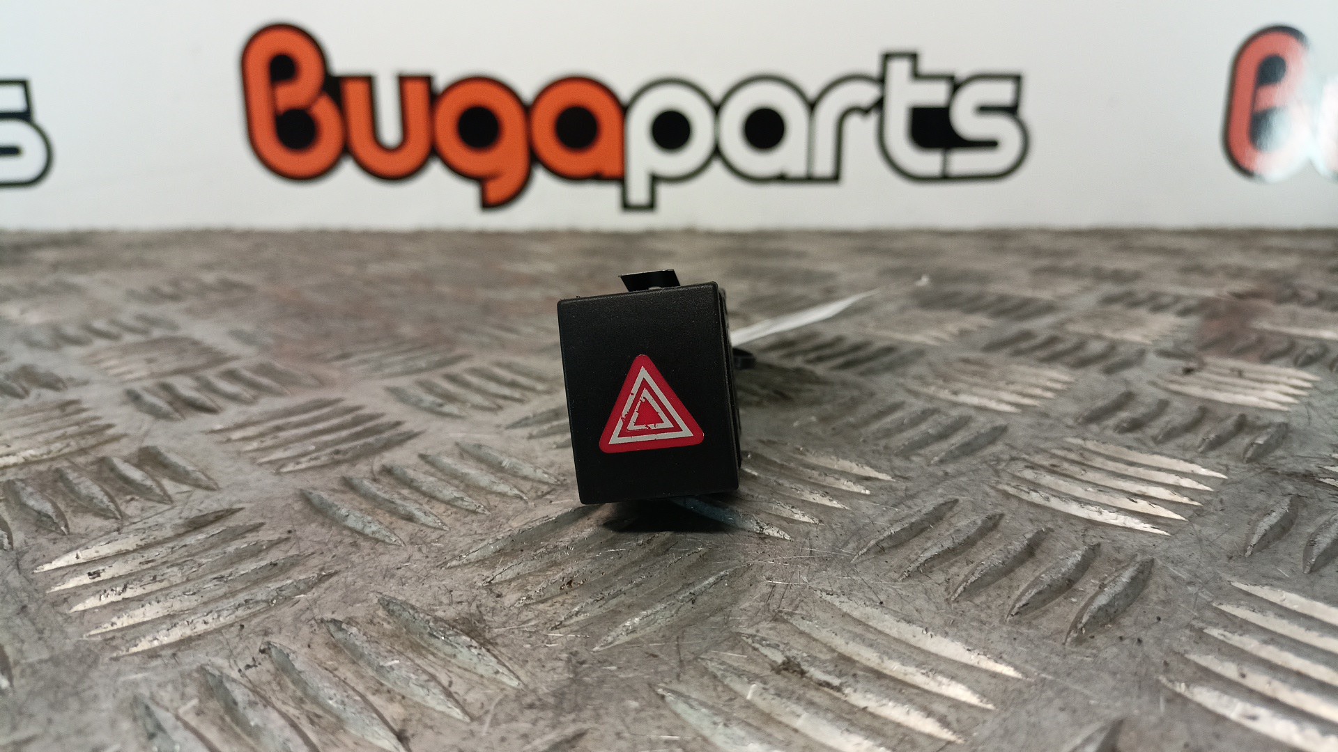 Interruptor botão Emergência 4 piscas VOLKSWAGEN POLO (9N_) | 01 - 14