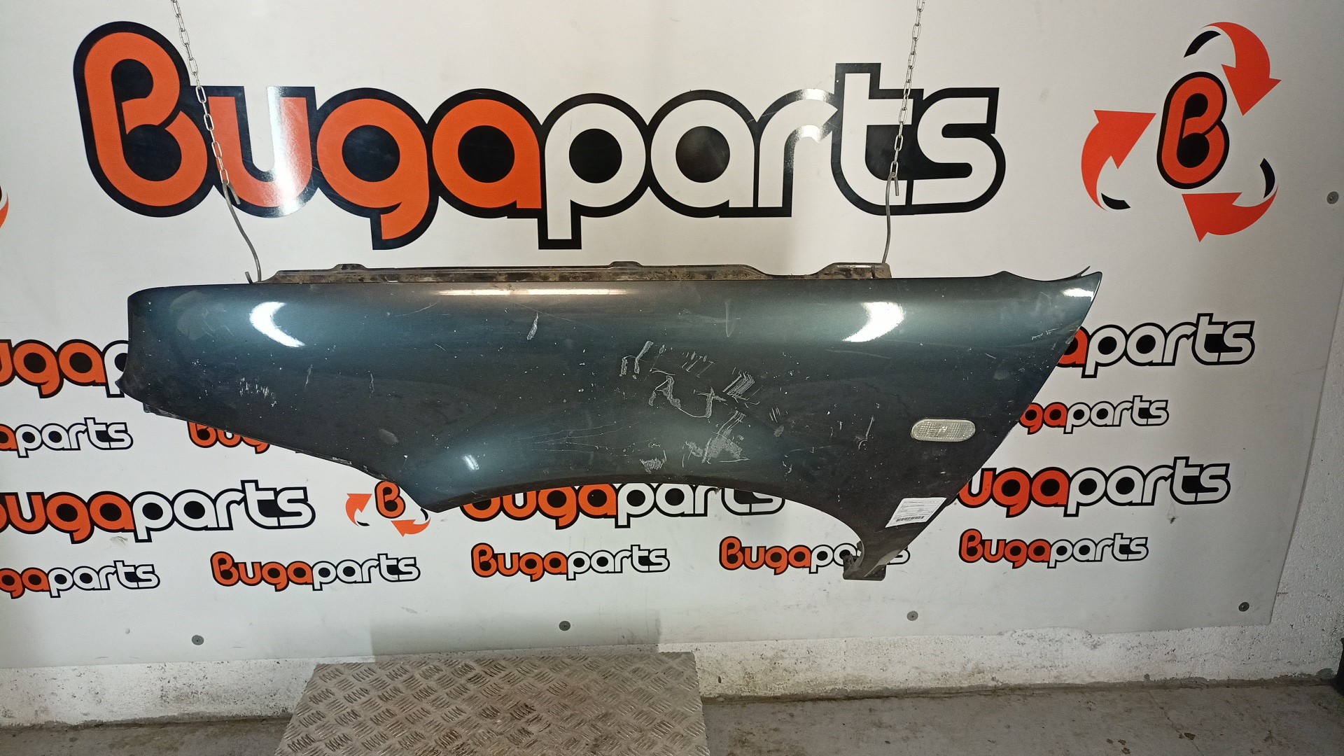 Guarda Lamas Esquerdo VOLKSWAGEN GOLF IV (1J1) | 97 - 07