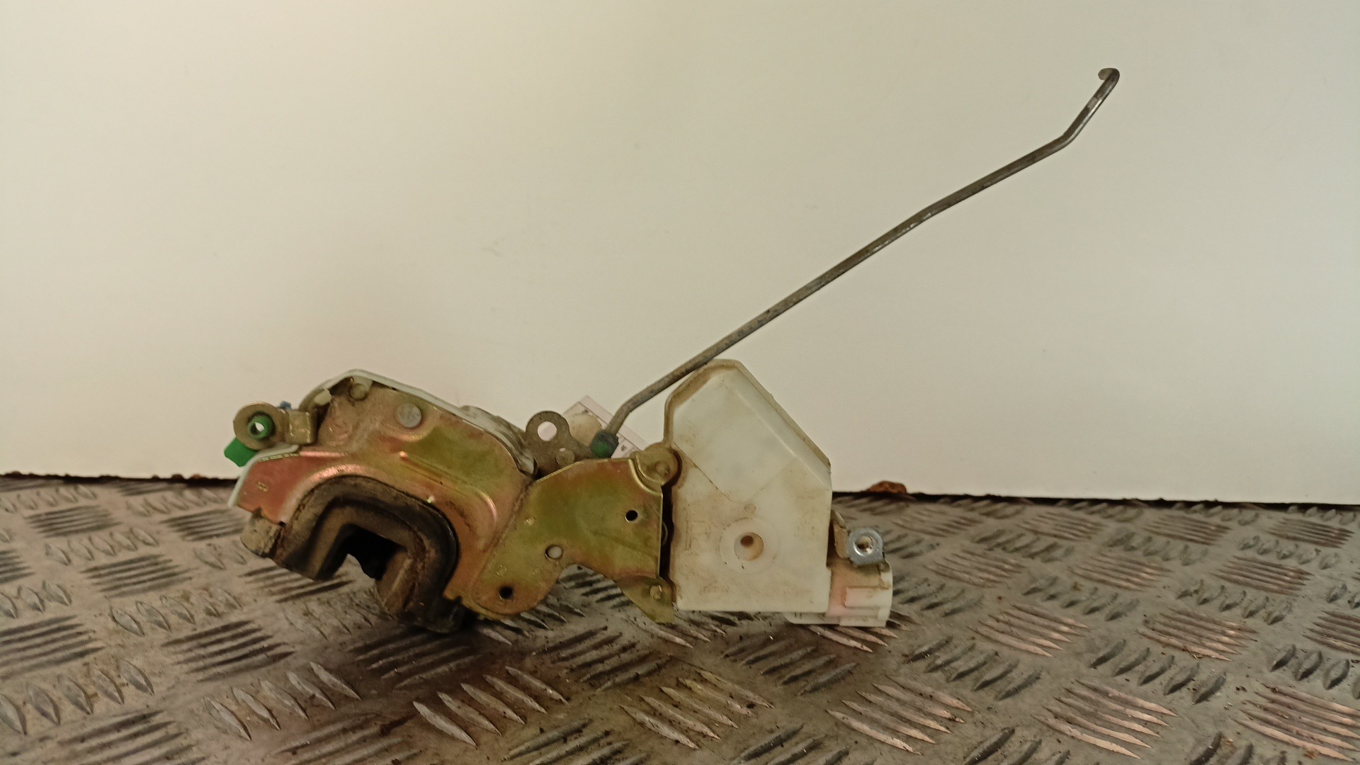 Fechadura Porta Frente Esquerda NISSAN ALMERA I (N15) | 95 - 00