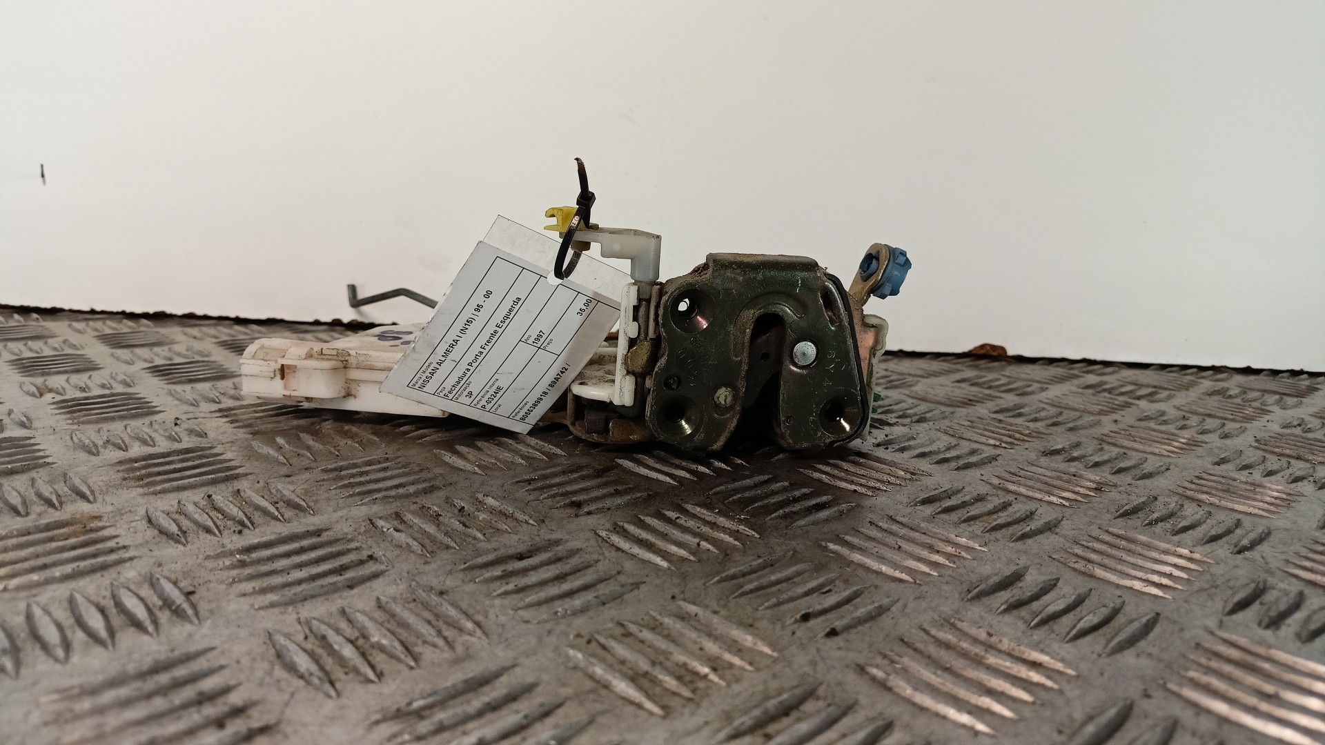 Fechadura Porta Frente Esquerda NISSAN ALMERA I (N15) | 95 - 00 Imagem-2