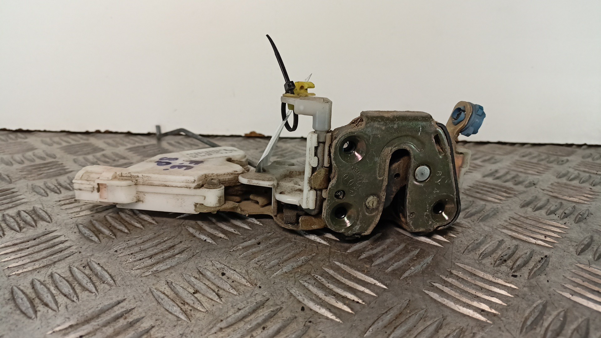 Fechadura Porta Frente Esquerda NISSAN ALMERA I (N15) | 95 - 00 Imagem-4