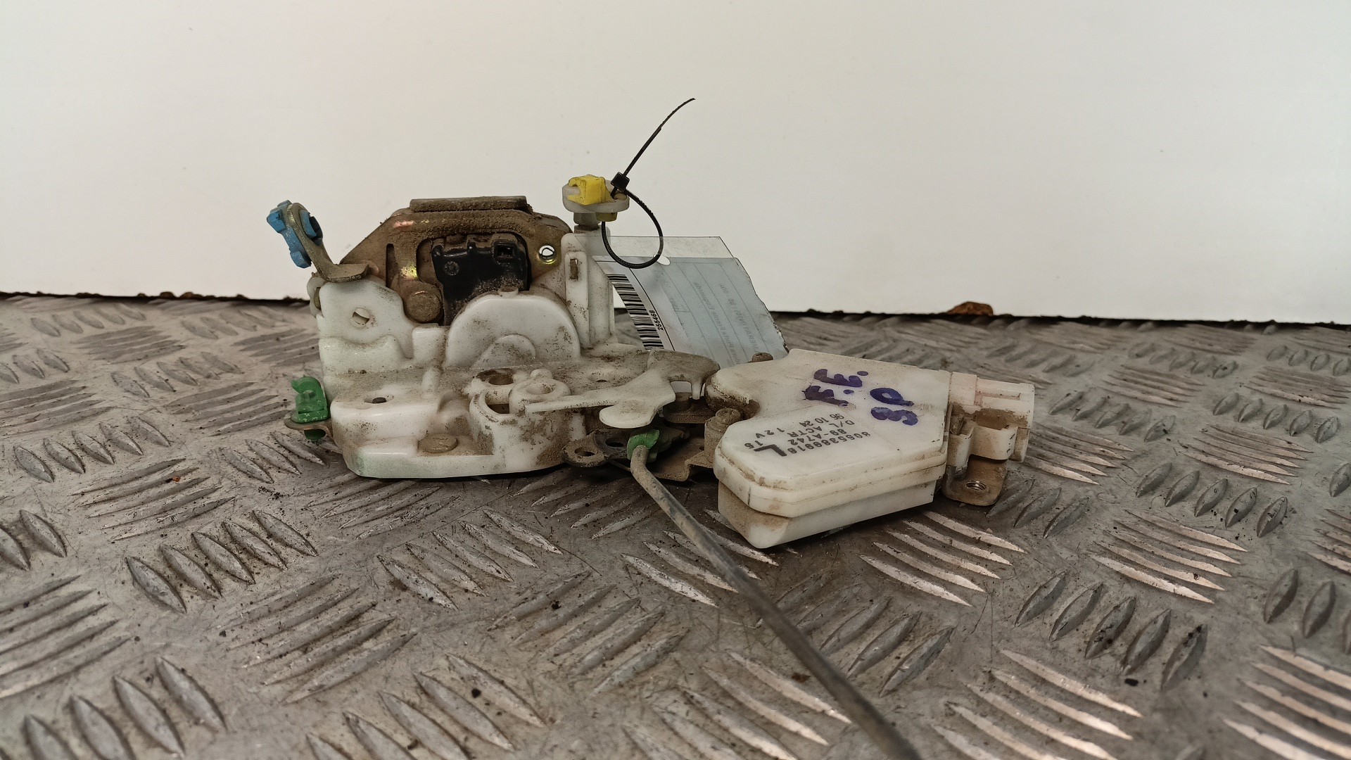 Fechadura Porta Frente Esquerda NISSAN ALMERA I (N15) | 95 - 00 Imagem-5