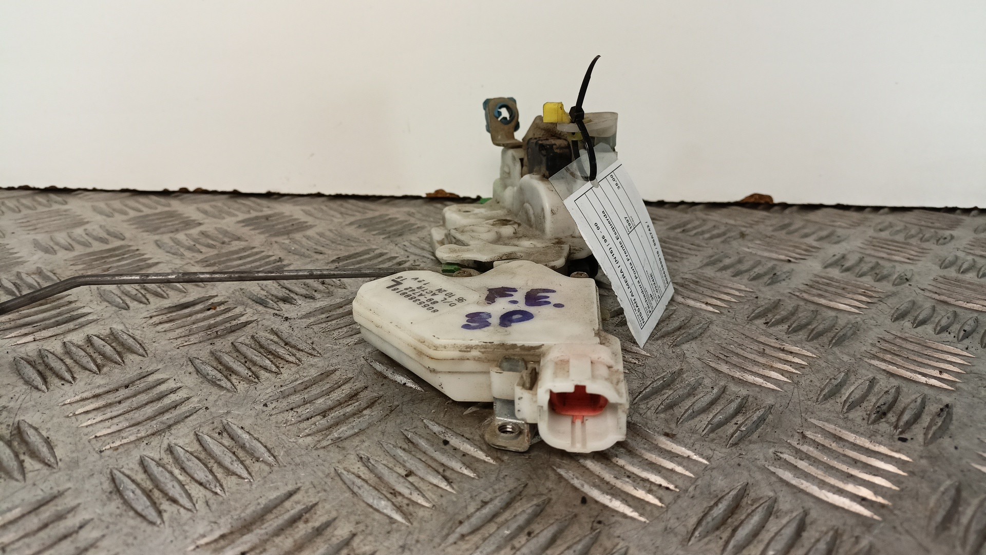 Fechadura Porta Frente Esquerda NISSAN ALMERA I (N15) | 95 - 00 Imagem-6