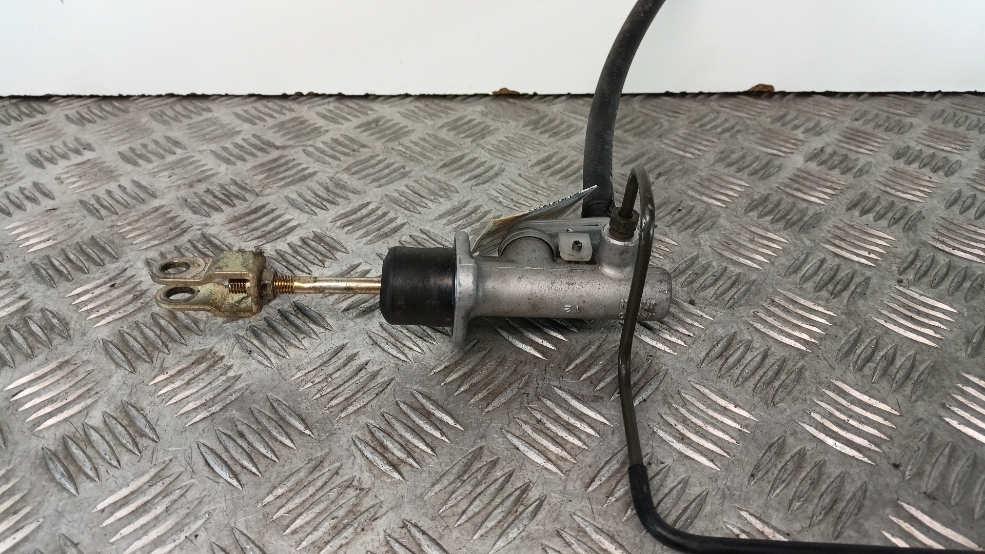 Clutch Master Cylinder MITSUBISHI SPACE STAR Veículo multiuso (DG_A) | 98 - 04 Imagem-2