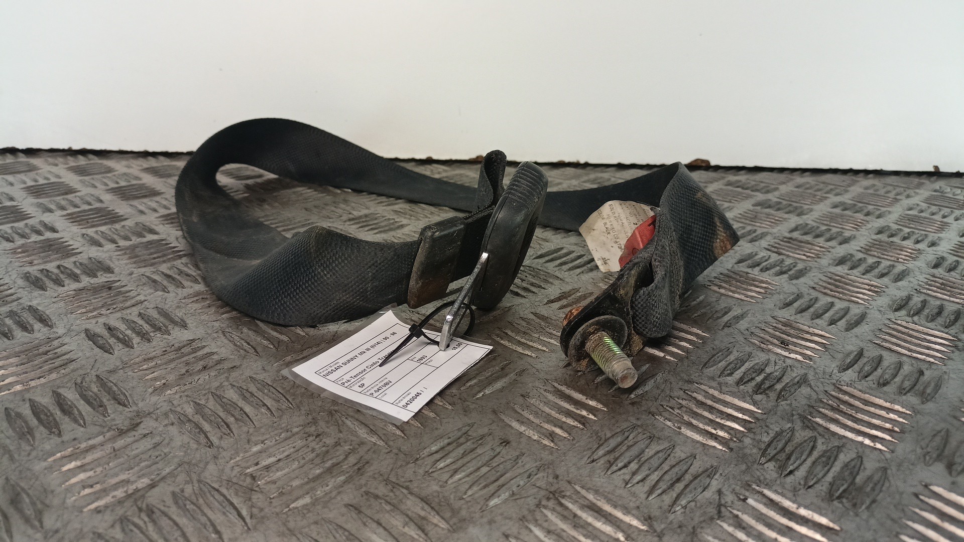 Pré-Tensor Cinto Traseiro NISSAN SUNNY III (N14) | 90 - 96