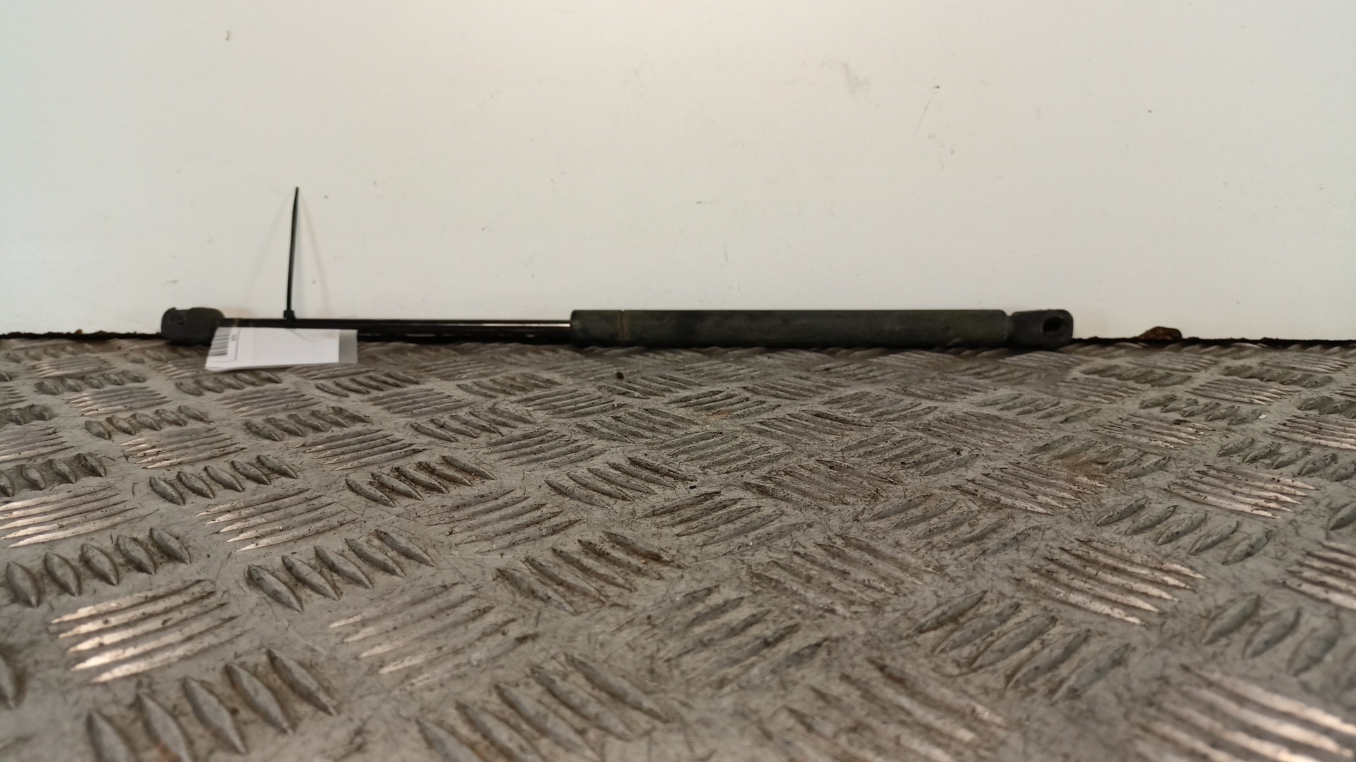 Vérin de Hayon Coffre VOLKSWAGEN POLO (6N1) | 94 - 99 Imagem-1