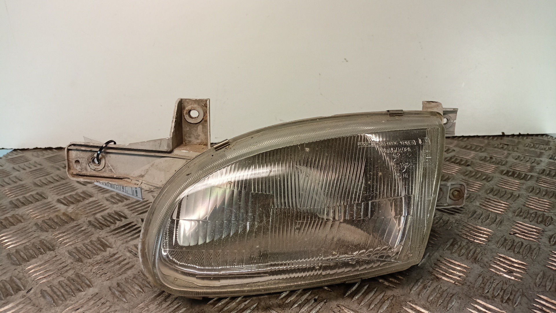 Optica Esquerda HYUNDAI ACCENT II três volumes (LC) | 99 - 17