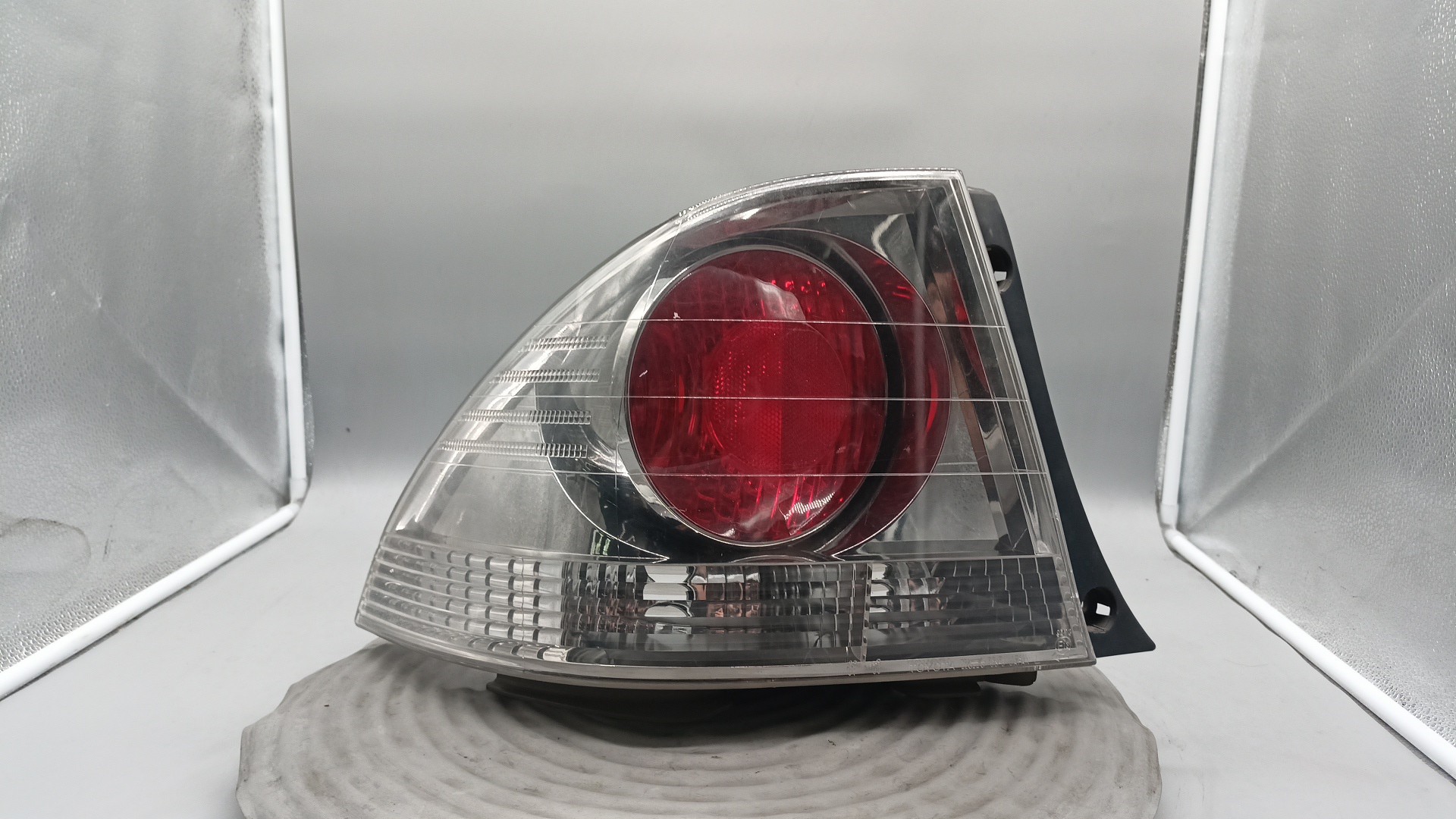 Left Tail Light  LEXUS IS I (_E1_) | 99 - 05