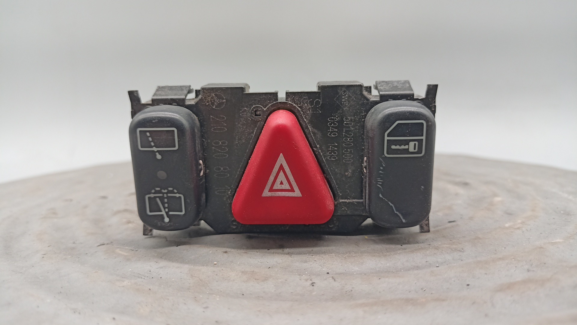 Interruptor botão Emergência 4 piscas MERCEDES-BENZ E-CLASS (W210) | 95 - 03