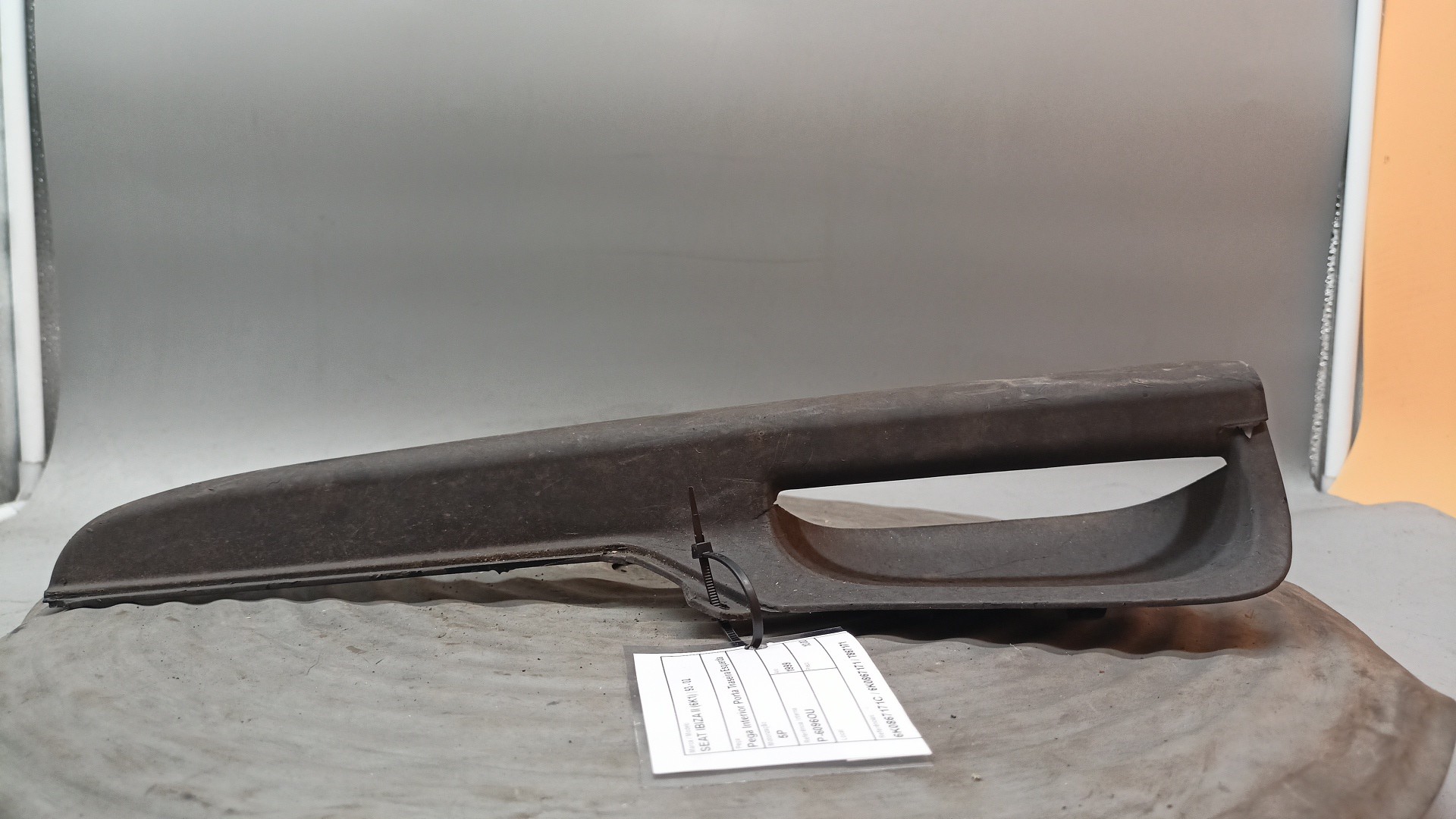 Pega Interior Porta Traseira Esquerda SEAT IBIZA III (6K1) | 99 - 02