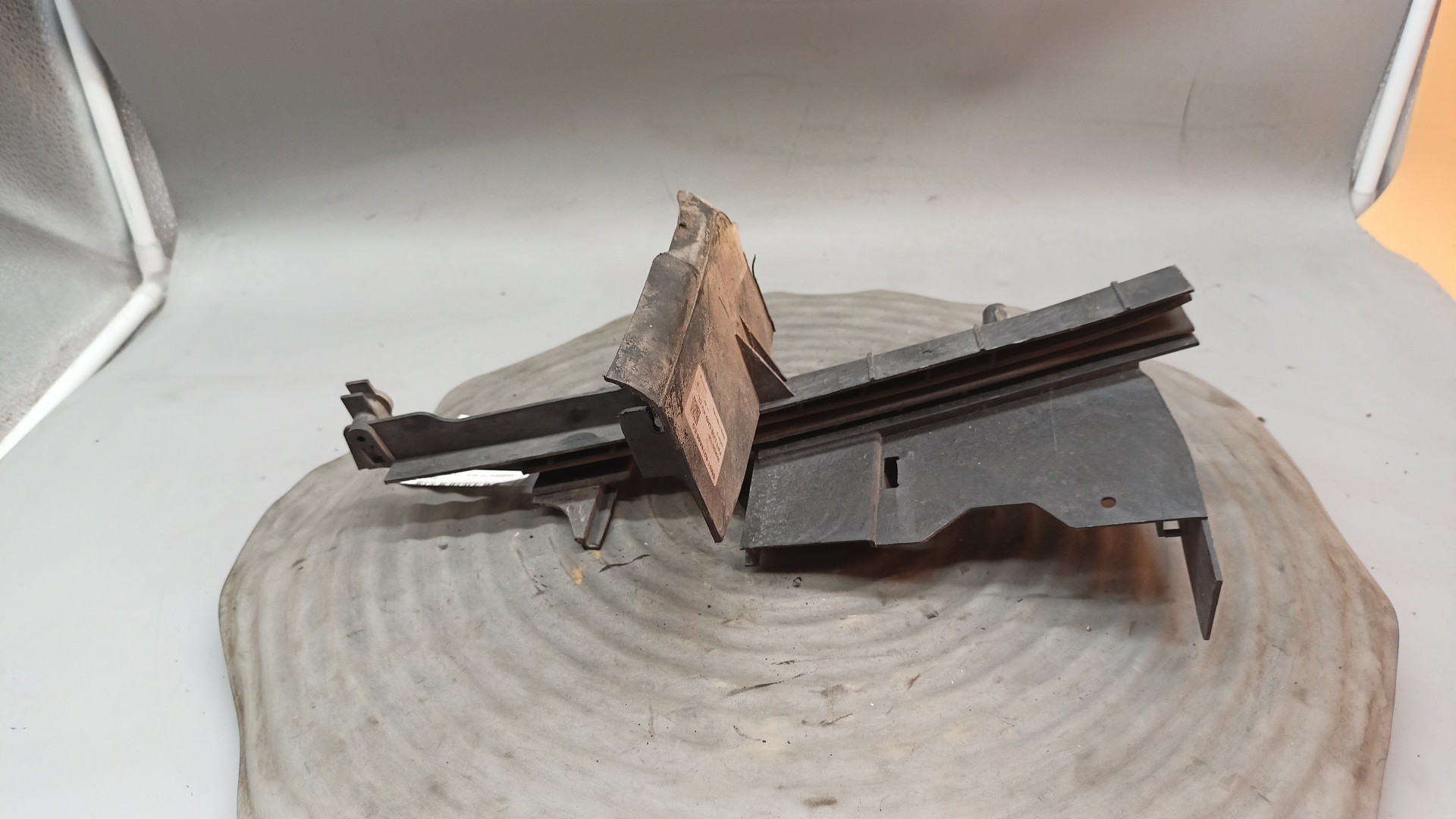 Calha Guia Porta Frente Esquerda FORD FOCUS III | 10 - 