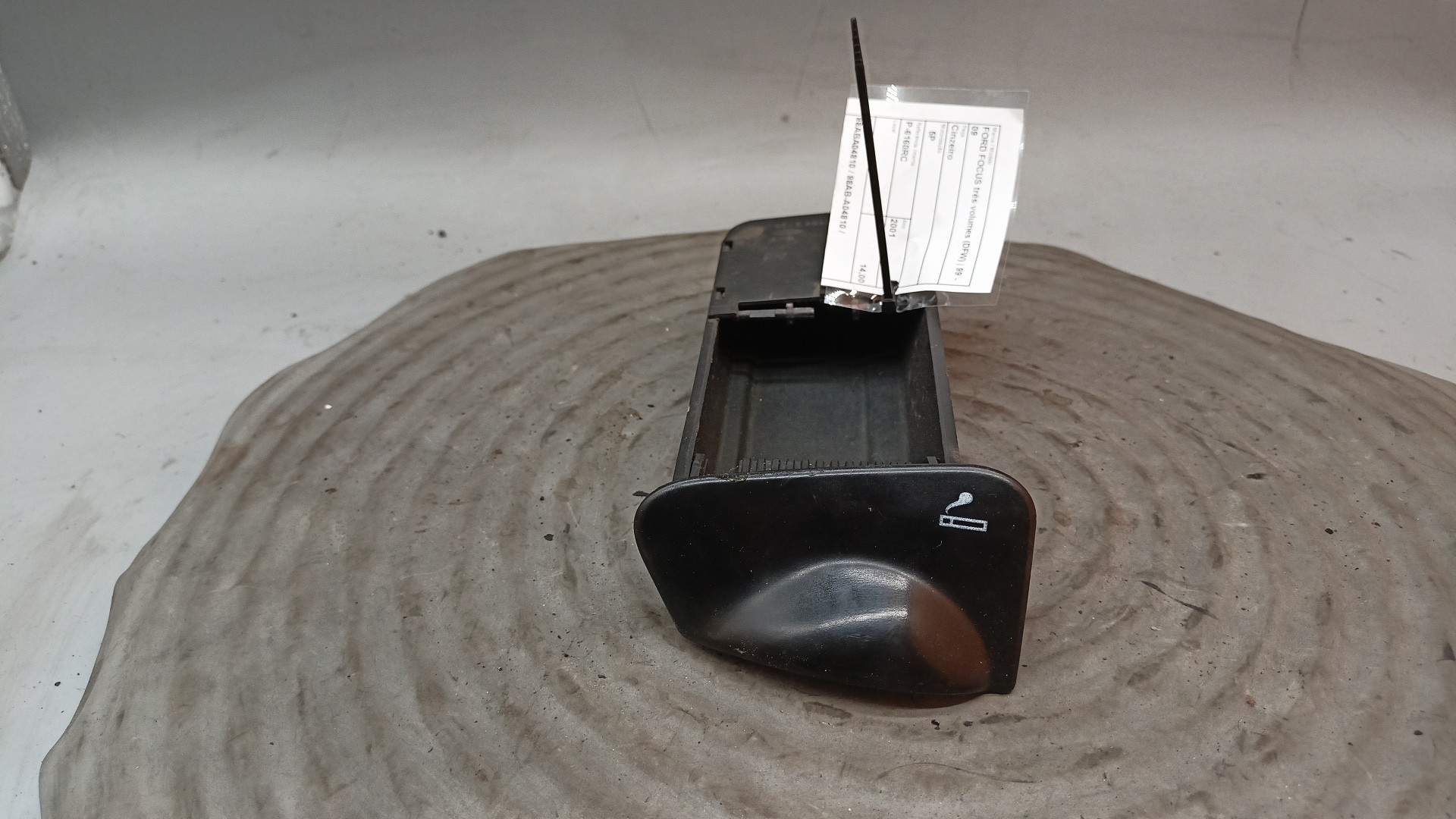 Cinzeiro FORD FOCUS três volumes (DFW) | 99 - 09