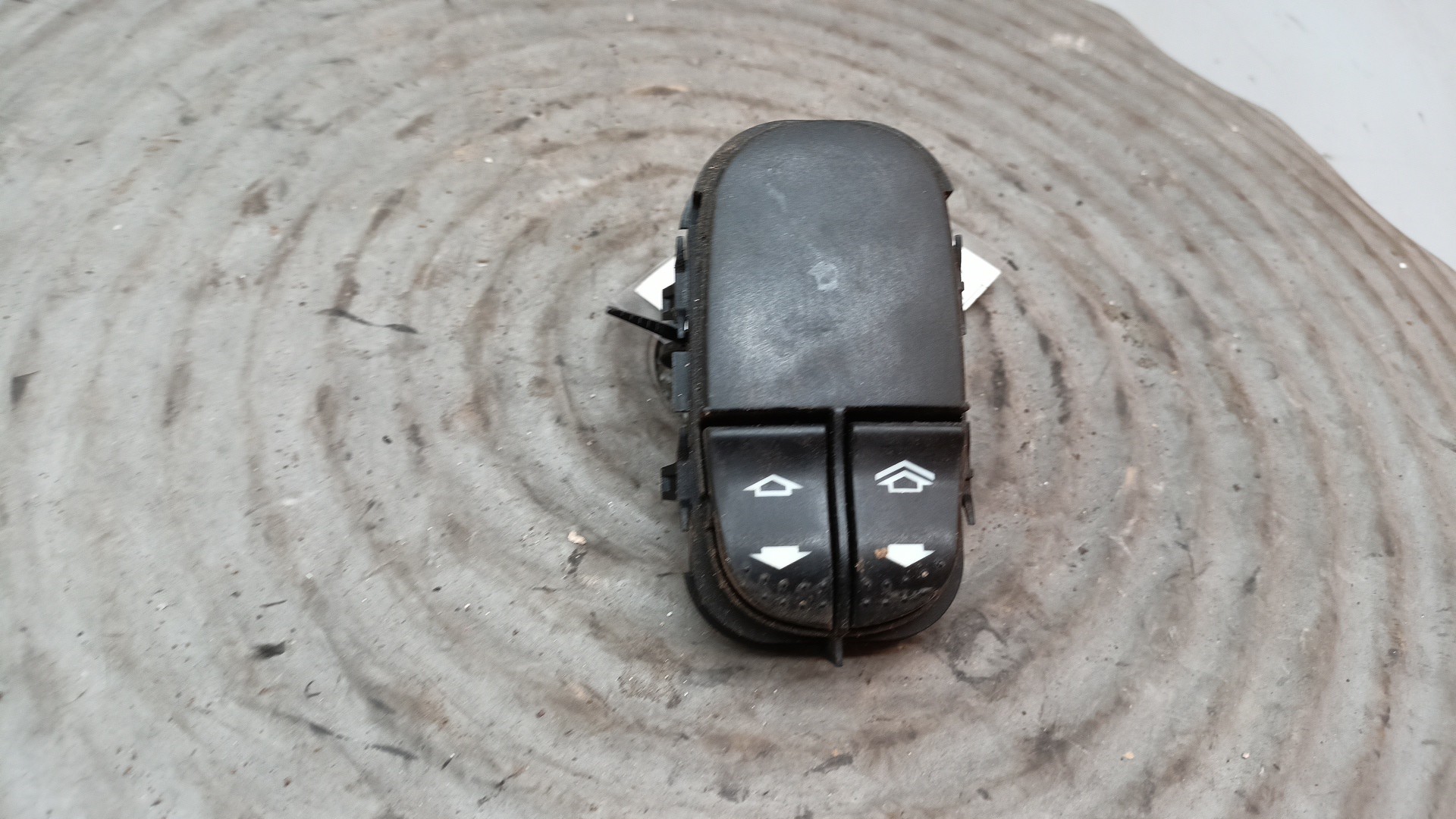 Comando Botão Elevador Vidro FORD FOCUS três volumes (DFW) | 99 - 09