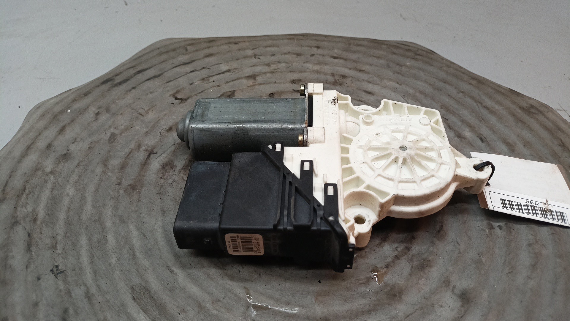 Motor Elevador Vidro Traseiro Esquerdo VOLKSWAGEN GOLF IV (1J1) | 97 - 07