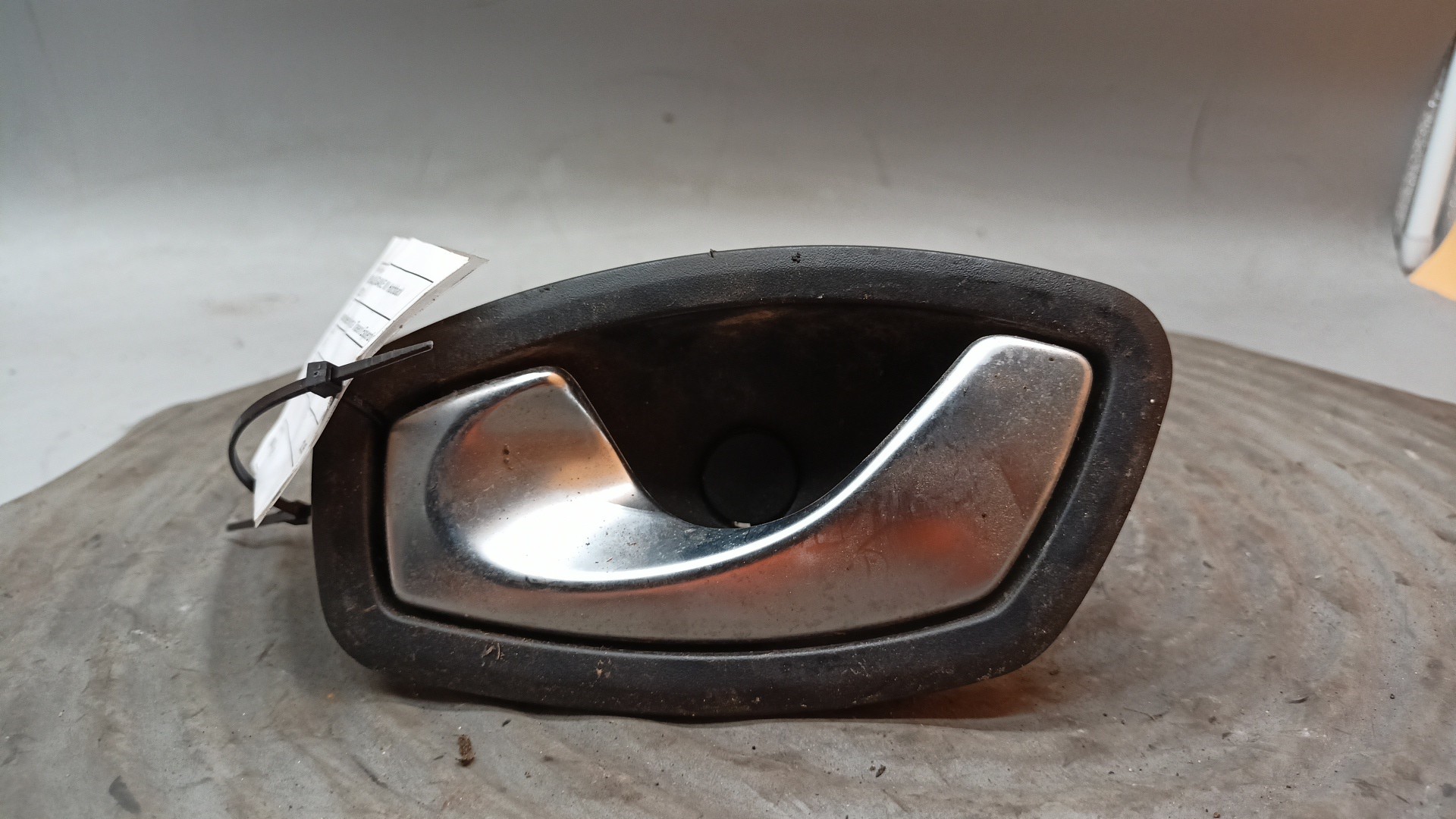 Puxador Interior Porta Traseiro Esquerdo RENAULT MEGANE III Hatchback (BZ0/1_) | 08 - 