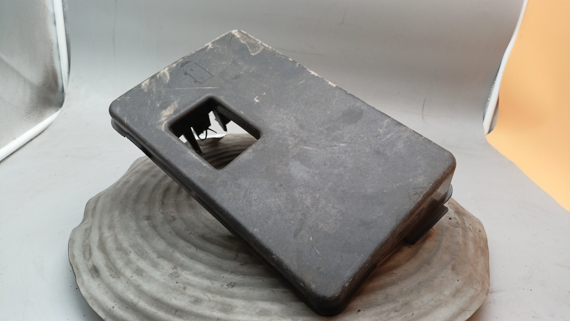 Caixa Base Bateria FORD FOCUS três volumes (DFW) | 99 - 09