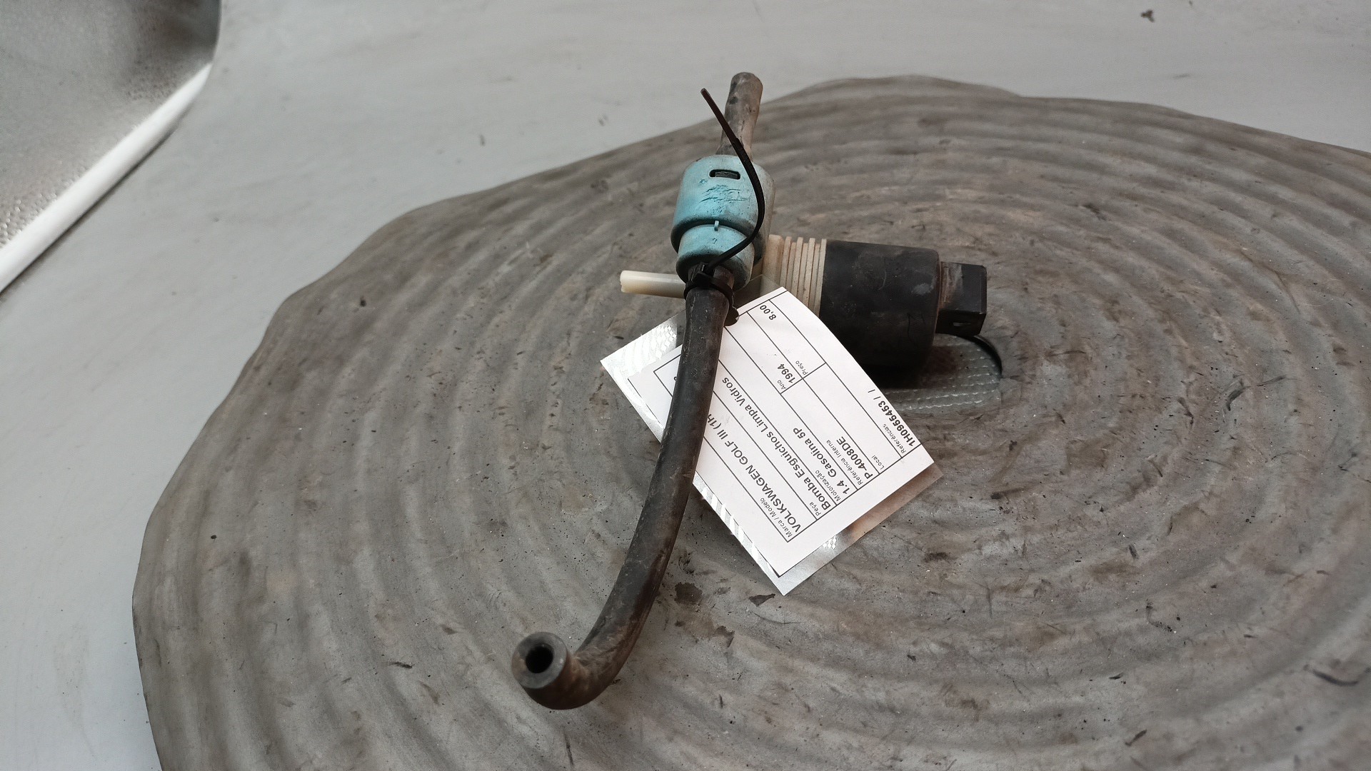 Windshield Washer Pump VOLKSWAGEN GOLF III (1H1) | 91 - 98