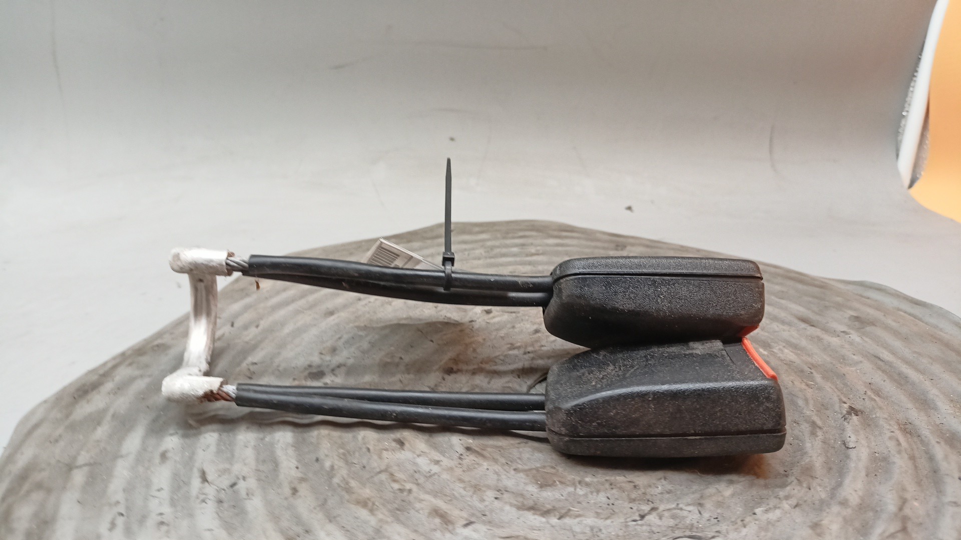 Pré Tensor Encaixe Cinto Tras VOLKSWAGEN GOLF III (1H1) | 91 - 98 Imagem-1