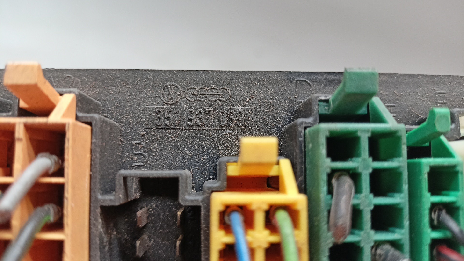 Fuse Box VOLKSWAGEN GOLF III (1H1) | 91 - 98 Imagem-4