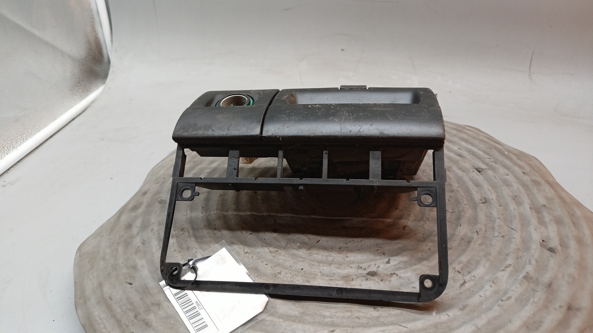 Cinzeiro VOLKSWAGEN GOLF III (1H1) | 91 - 98 Imagem-1