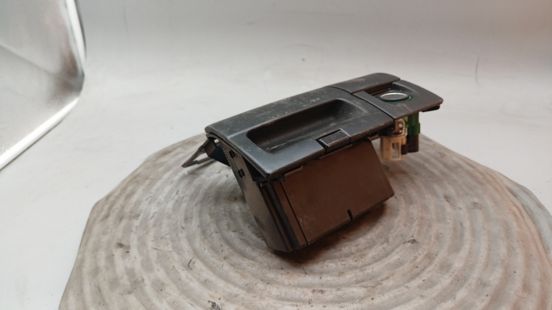 Cinzeiro VOLKSWAGEN GOLF III (1H1) | 91 - 98 Imagem-2