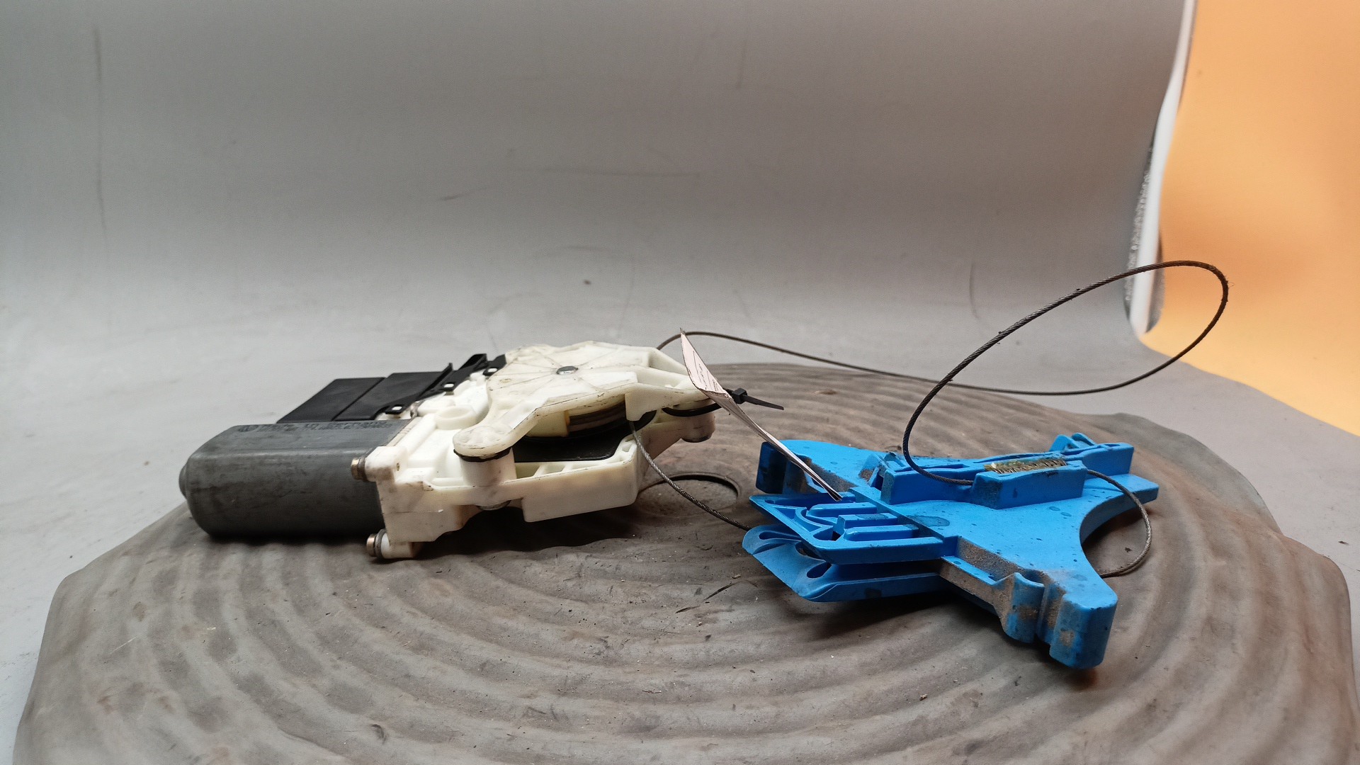 Motor Elevador Vidro Traseiro Esquerdo VOLKSWAGEN GOLF IV (1J1) | 97 - 07