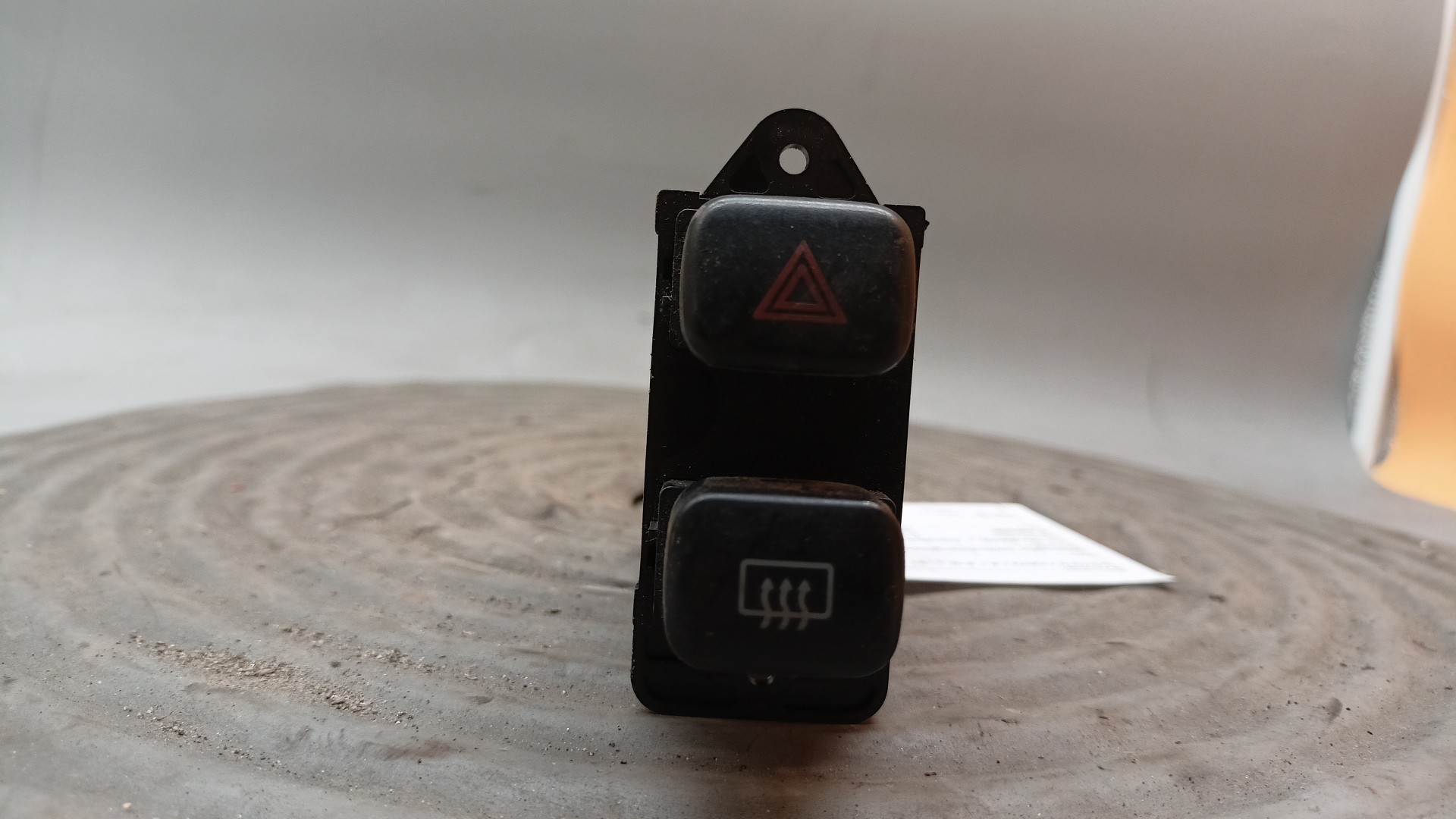 Interruptor botão Emergência 4 piscas TOYOTA COROLLA (_E10_) | 91 - 99