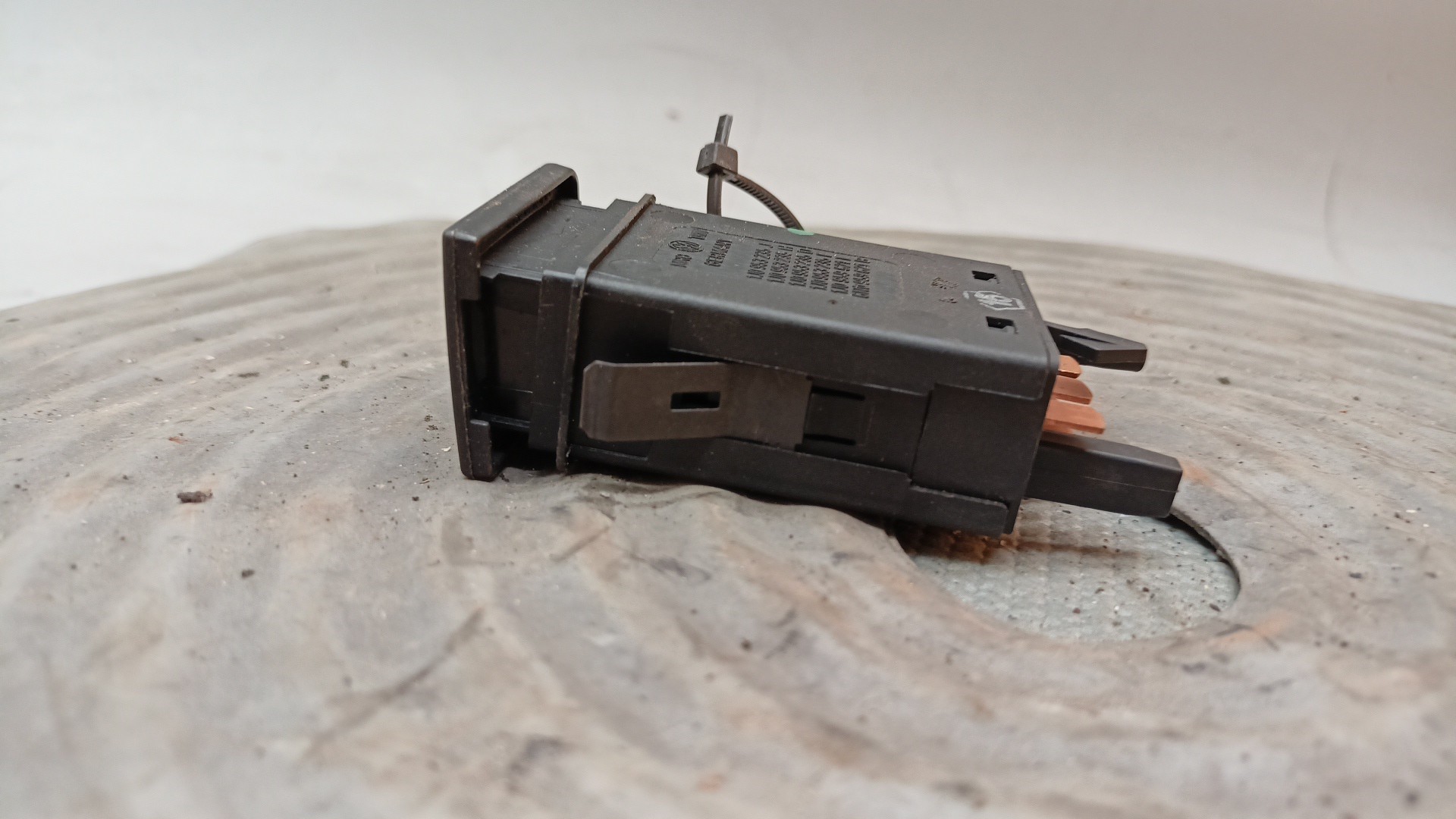 Verwarmingsschakelaar  VOLKSWAGEN GOLF IV (1J1) | 97 - 07 Imagem-1