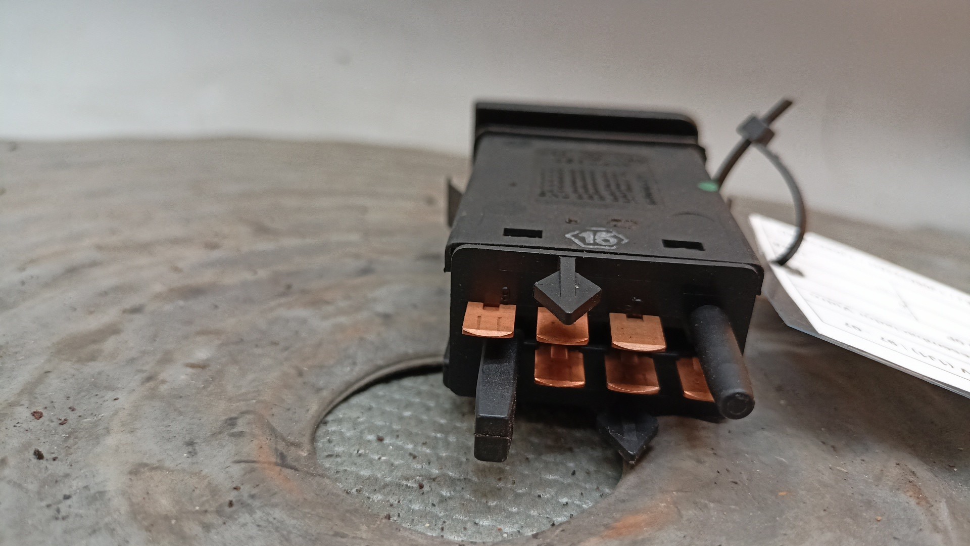 Verwarmingsschakelaar  VOLKSWAGEN GOLF IV (1J1) | 97 - 07 Imagem-2