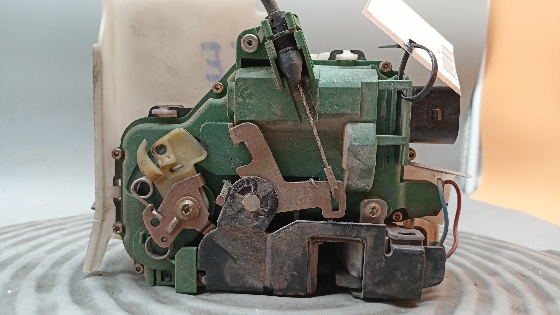 Fechadura Porta Frente Esquerda VOLKSWAGEN GOLF IV (1J1) | 97 - 07 Imagem-2